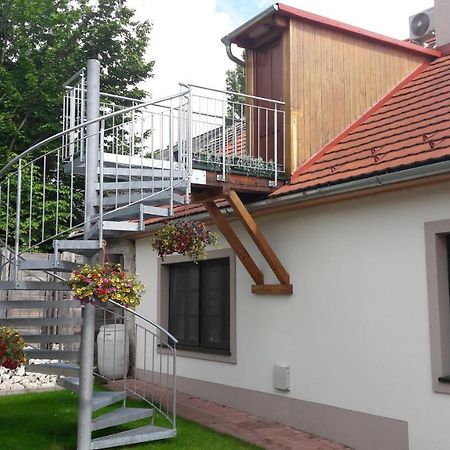 Tuendergyoengye Apartmanhaz Zirc Exterior foto